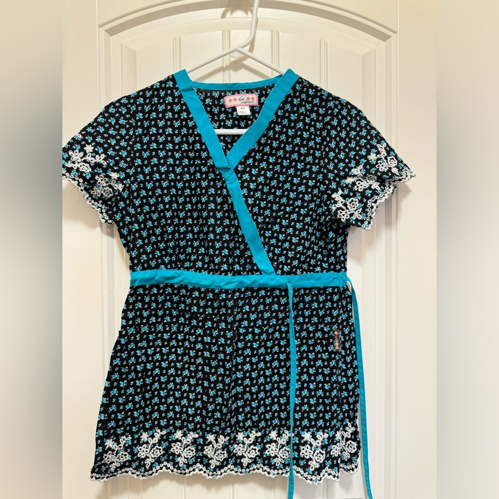 Women’s koi scrub top